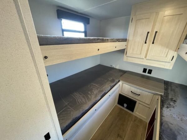2025 Palomino Puma Camping Edition 304BHCE - Image 10