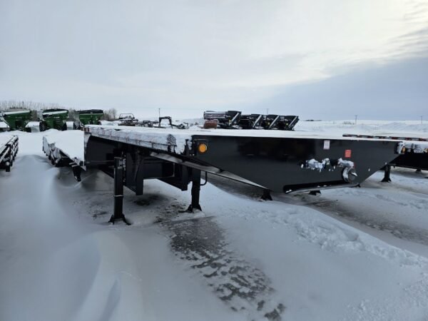 2025 Behnke STX 53′ Semi Style Sprayer - Image 4