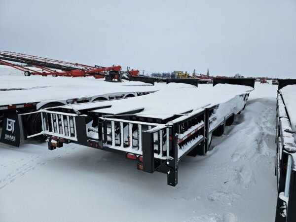 2025 Behnke STX 53′ Semi Style Sprayer - Image 2