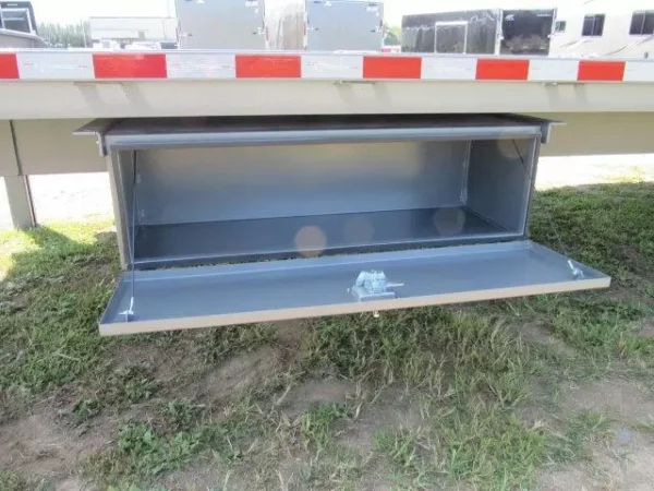 BWise 8 x 30 Gooseneck Equipment Trailer – Hydraulic Tail - Image 2