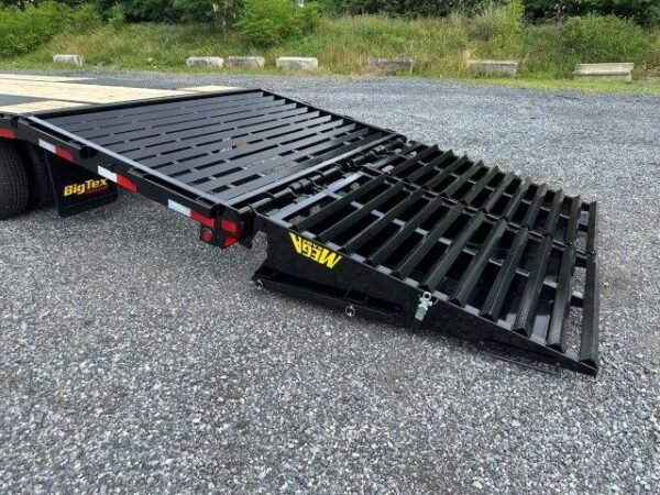 Big Tex 8.5 x 25 Gooseneck Deckover Equipment Trailer - Image 5