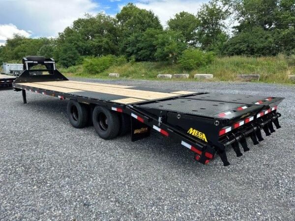 Big Tex 8.5 x 30 Gooseneck Deckover Equipment Trailer - Image 4