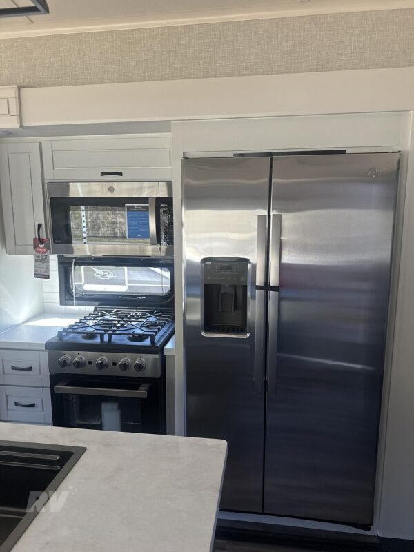 2025 JAYCO NORTH POINT 377RLBH - Image 13
