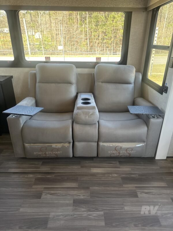 2025 JAYCO NORTH POINT 377RLBH - Image 10
