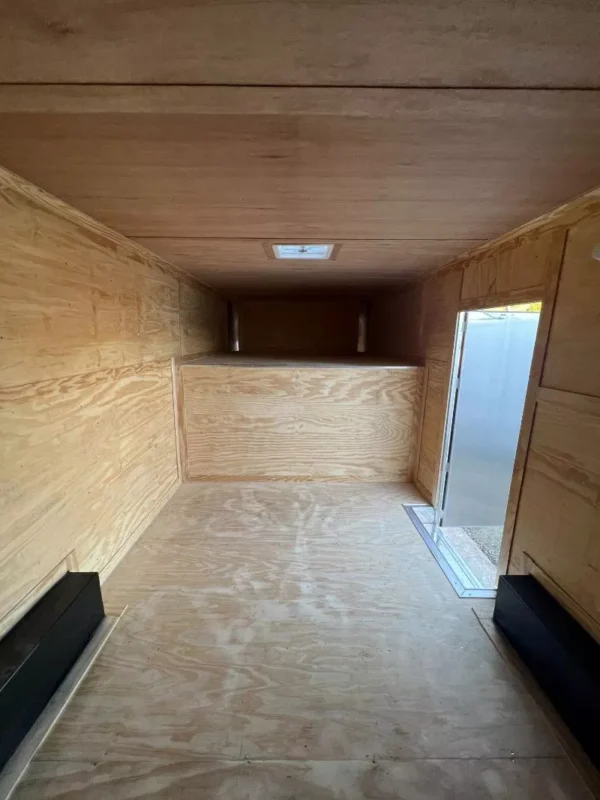 White Gooseneck Trailer - Image 5